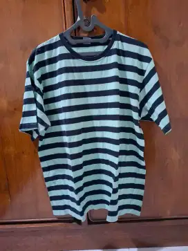 Kaos preloved. Kaos salur. Kaos jumbo pria. Kaos trifthing