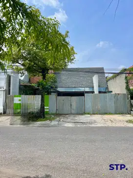 Disewakan Rumah komersil mewah di Jalan Opak ex cafe
