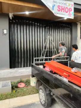 Rolling door folding gate