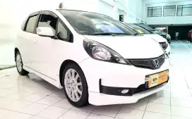 Unit ISTIMEWA LOW KM Honda Jazz RS 2013/2014 Putih Matic Spt Baru