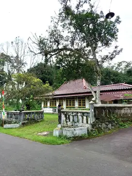 Rumah Halaman Luas di Area Sejuk Pakem