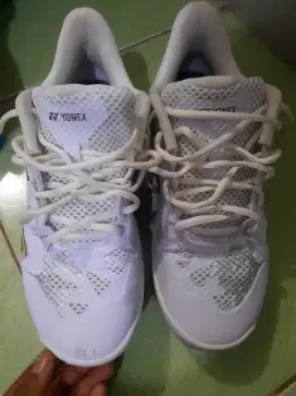 Sepatu badminton yonex ECLIPSION Z3