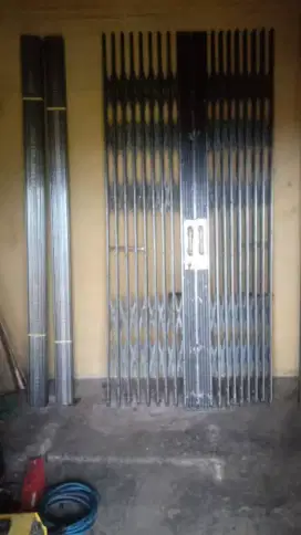 Rolling door dan pintu harmonika