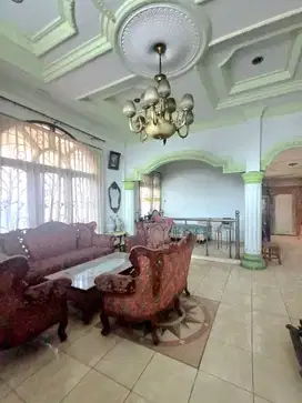 Ruko Gandeng Pinggir Jalan
