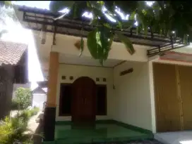 Disewakan Rumah plus perabot