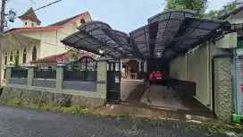 Rumah Pleburan, 2 lantai, halaman luas di tengah Kota Semarang