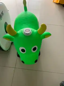 Mainan sapi karet