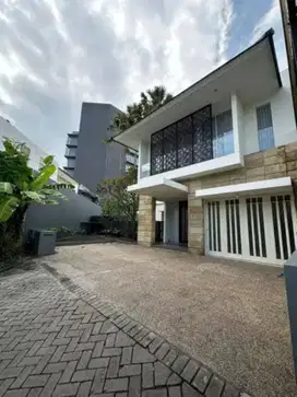 DIJUAL RUMAH POJOK ROYAL RESIDENCE WIYUNG PAKUWON SURABAYA BARAT