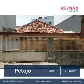RUMAH TUA HITUNG TANAH LEBAR 9 METER DI PETOJO JAKARTA PUSAT