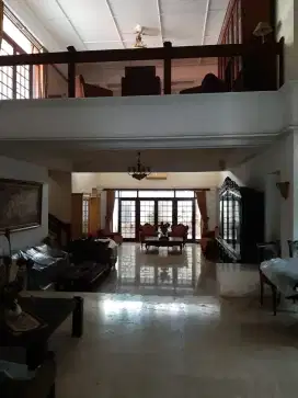 DIJUAL BU RUMAH MEWAH DENGAN 5KT DI MENTENG