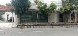 DISEWAKAN BANGUNAN KOMERSIAL DI MAYJEND SUNGKONO
