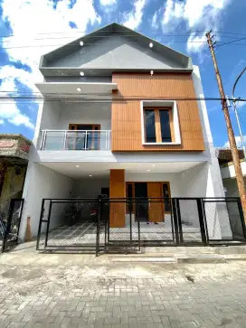 Dekat JCM Mall Dijual Rumah Baru Mewah di Area Jl. Magelang Km 6 Mlati
