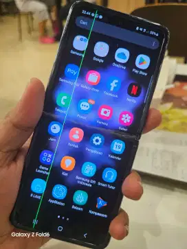Samsung Galaxy Z flip 256 GB siap pakai minus manis gan jual cepet aja