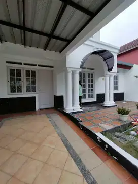 DISEWAKAN RUMAH SEMI FURNIS PAS UNTUK MES KARYAWAN
