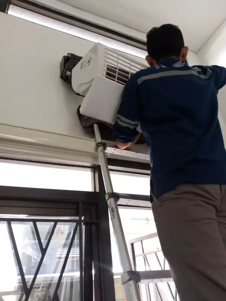 Jasa pasang ac - service ac - bongkar ac - isi freon