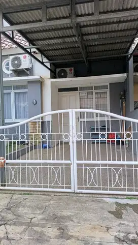Disewakan Rumah dilengkapi 2 AC di Regensi Melati Mas, Serpong Utara