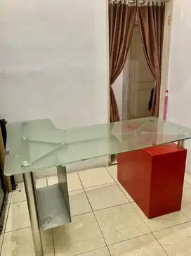 Meja kantor/meja murah/meja kaca