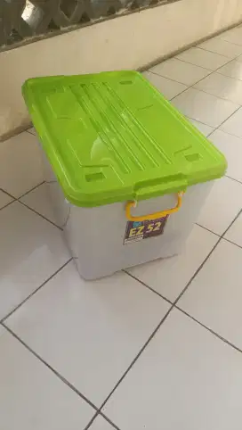 Kontainer kapasitas 52 liter