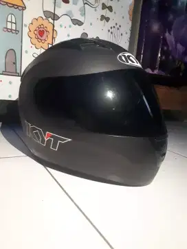 Helm KYT size XL
