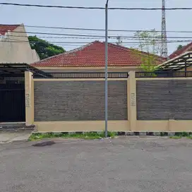 Simpang Darmo Permai Utara dekat Pakuwon Mall