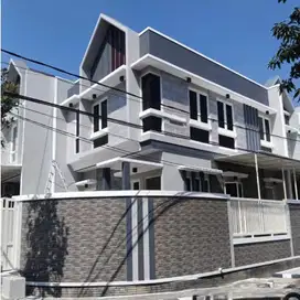 Rumah Gress Tenggilis Scandinavian RoW 5 Mobil