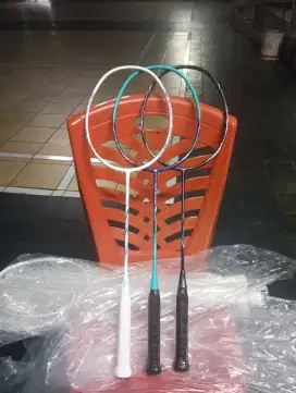 Raket bulutangkis merek Ataro produk japan