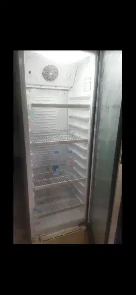 Jual kulkas pendingin minuman ukuran tinggi 170 cm merk POLYTRON