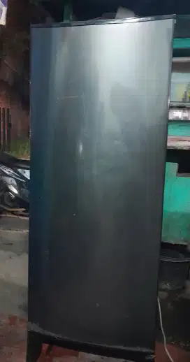 Kulkas 1 pintu merk Aqua