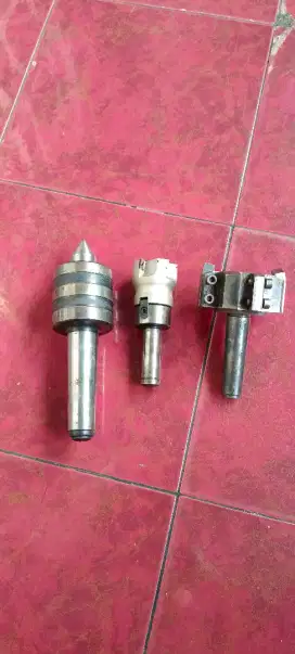 Aksesoris mesin bubut atau cnc