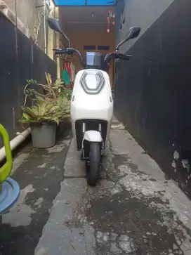 Uwinfly m60 putih menawan