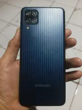 Malam sy mau jual samsaung M12 dari baru tp dah lama  normal