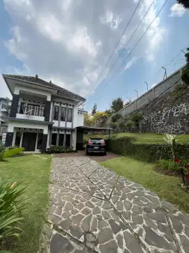 Villa Kota Batu Dekat Wisata Selecta Dijual Murah Lingkungan Adem