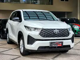 KM 20 RB!! TOYOTA INNOVA ZENIX V BENSIN AUTOMATIC 2023 WHITE CRYSTAL