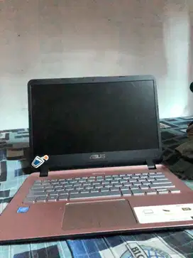 Laptop Asus (boleh nego tipis)