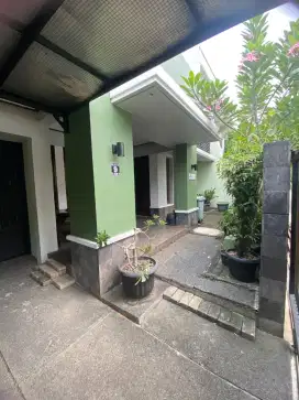 Di jual rumah dalam komplek