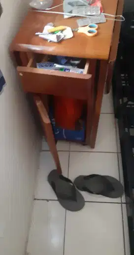 Meja makan bisa dlipat