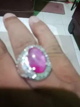 Cincin batu rubi