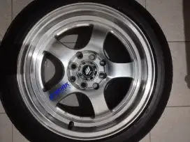 Velg work meister Ring 15  Lebar 7/8
Kondisi ban 70 % pcd 4 X 100