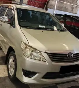 Dijual Murah Mobil pribadi Toyota Kijang innova 2.0 type E manual