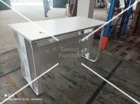 Meja Kantor Rangka Besi