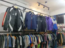Dicari karyawan jaga toko thrift