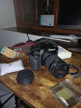 Kamera Canon 70D dan lensa kit 18-55 mm