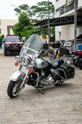 HARLEY DAVIDSON ROADKING CLASSIC 2010