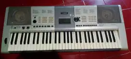 Di jual keyboard Yamaha psr e 413 bekas.keyboard sama adaptor saja