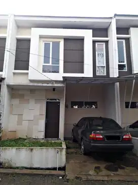 DISEWAKAN RUMAH 2 LANTAI MEWAH MURAH DEKAT KOTA BARU PARAHYANGAN