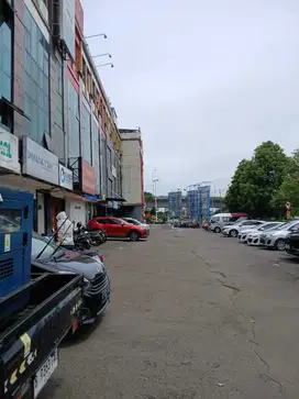 Ruko 4 lantai Pinggir Jalan Parkir Luas Jakarta Pusat
