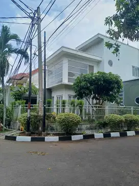 Dijual Rumah Cantik Hook di Taman Laguna Cibubur