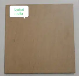 Keramik ukuran 30x30 kasar