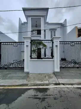 Dijual Rumah Mewah Bangunan Baru Startegis Siap Huni di Duren Sawit