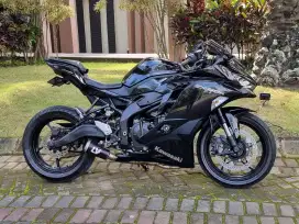 Kawasaki ZX 25R Non ABS Hitam Metalik Upgrade KQS Odo 12rb Koko Motor